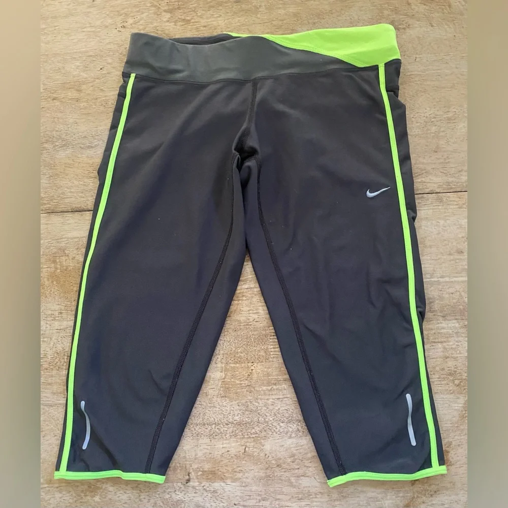 Nike Dri Fit Women’s‎ Sz L Dk Gray Capri Athletic Running Leggings - Picture 3 of 13